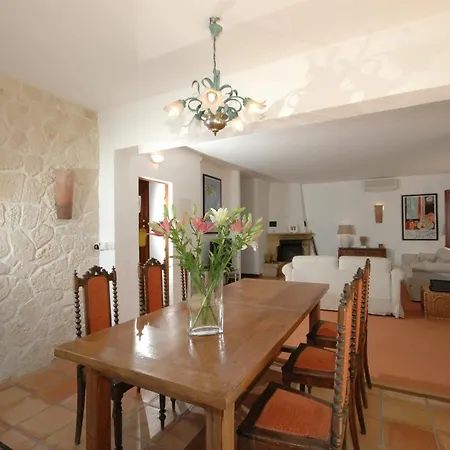 Villa Sleeps 6 Pool Air Con Wifi *