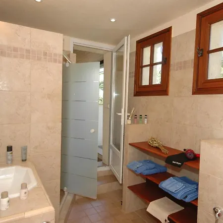 Вілла Sleeps 6 Pool Air Con Wifi *